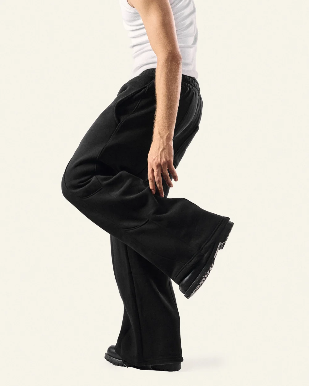 MEWZ BLACK SWEATPANTS - Image 2