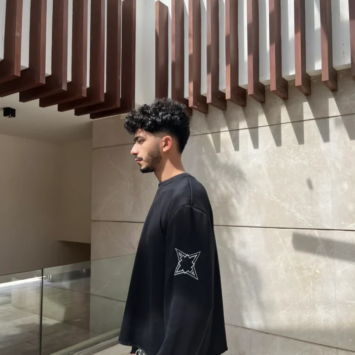 The ARVN CREW NECK- BLACK