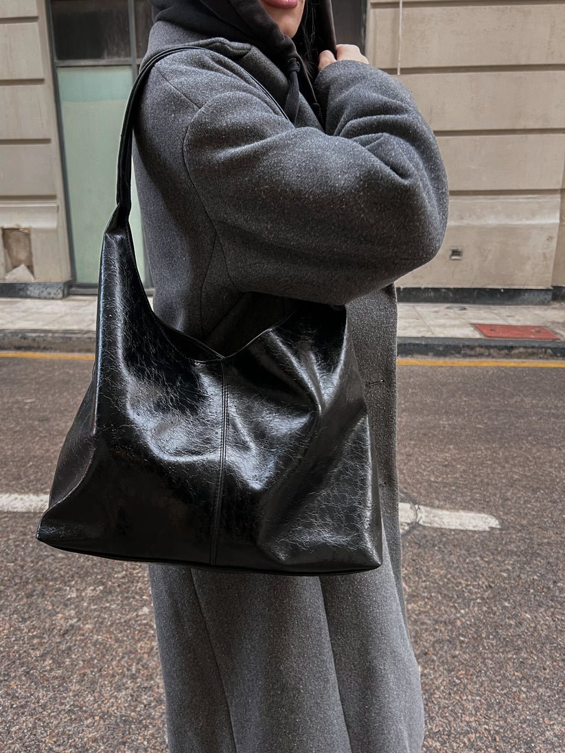 HELIO HOBO BAG CRACKED BLACK - Image 3