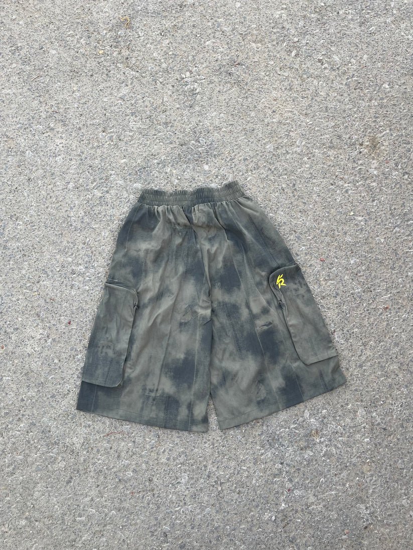 Dirty cargo short
